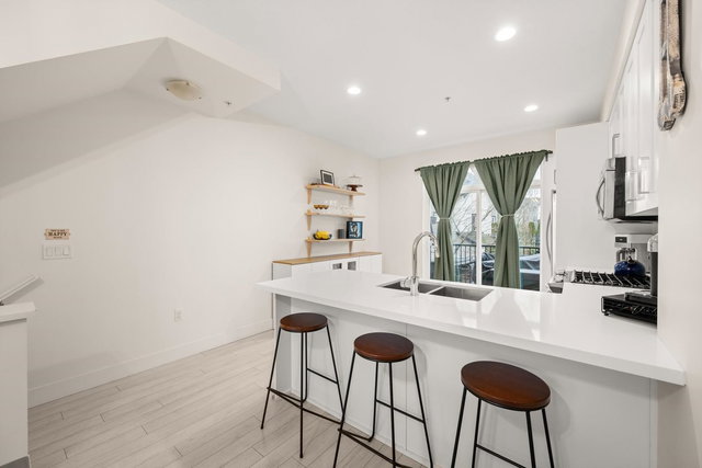 21 - 8570 204 Street