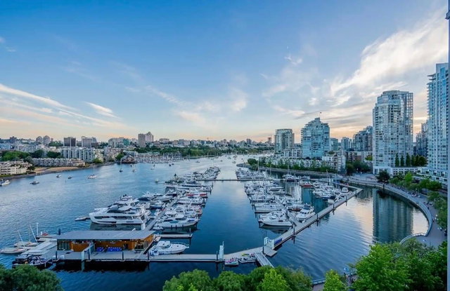 1507 - 1033 Marinaside Crescent