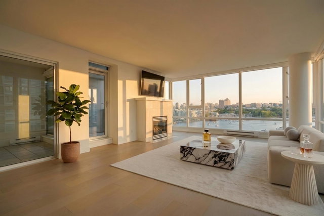 1507 - 1033 Marinaside Crescent