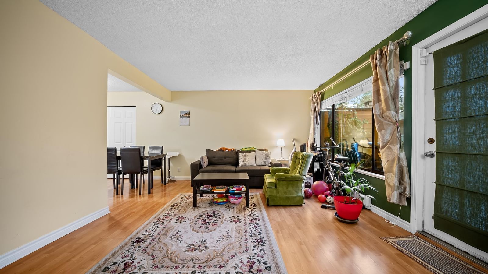 Listing Image 8