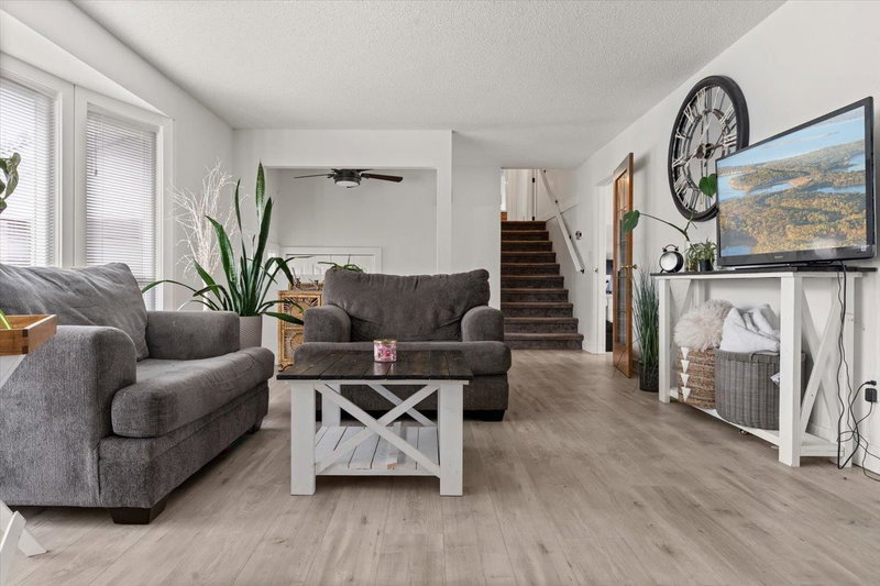 44983 Cumberland Avenue, Chilliwack, V2R 3C2 | Image 2