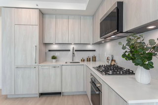 206 - 3264 Vanness Avenue