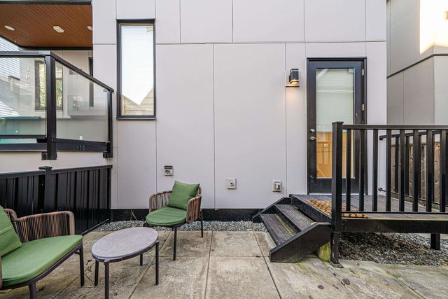 1 - 369 16th Avenue E