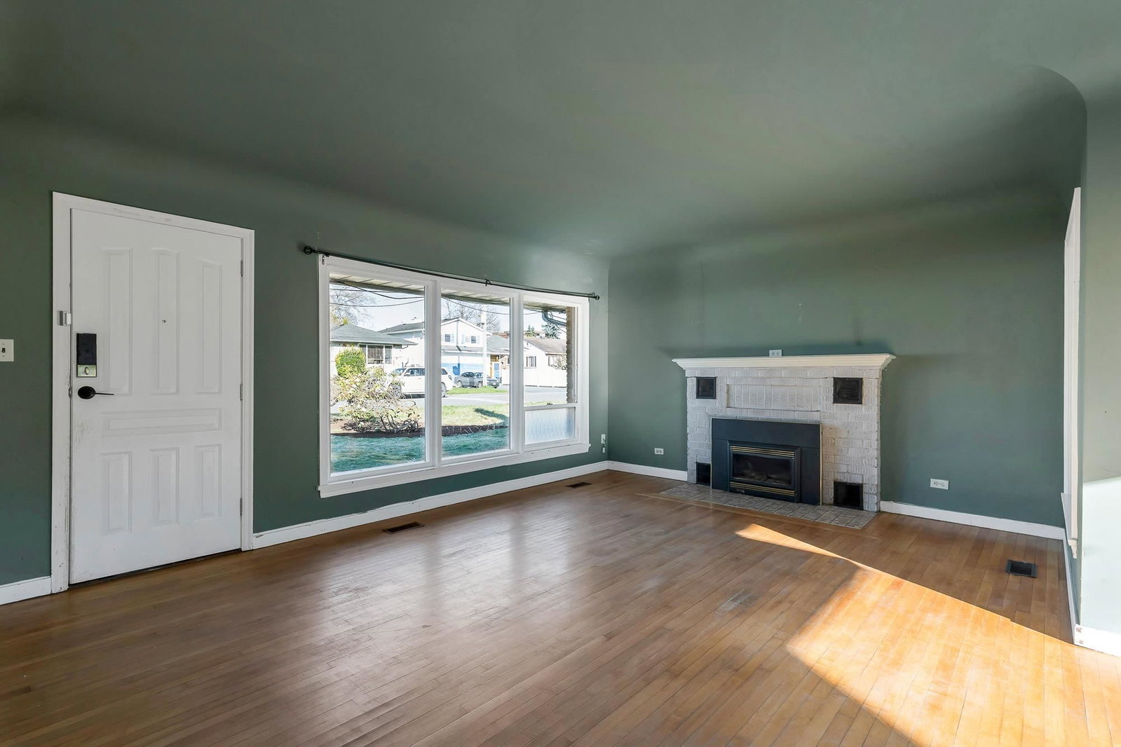Listing Image 11