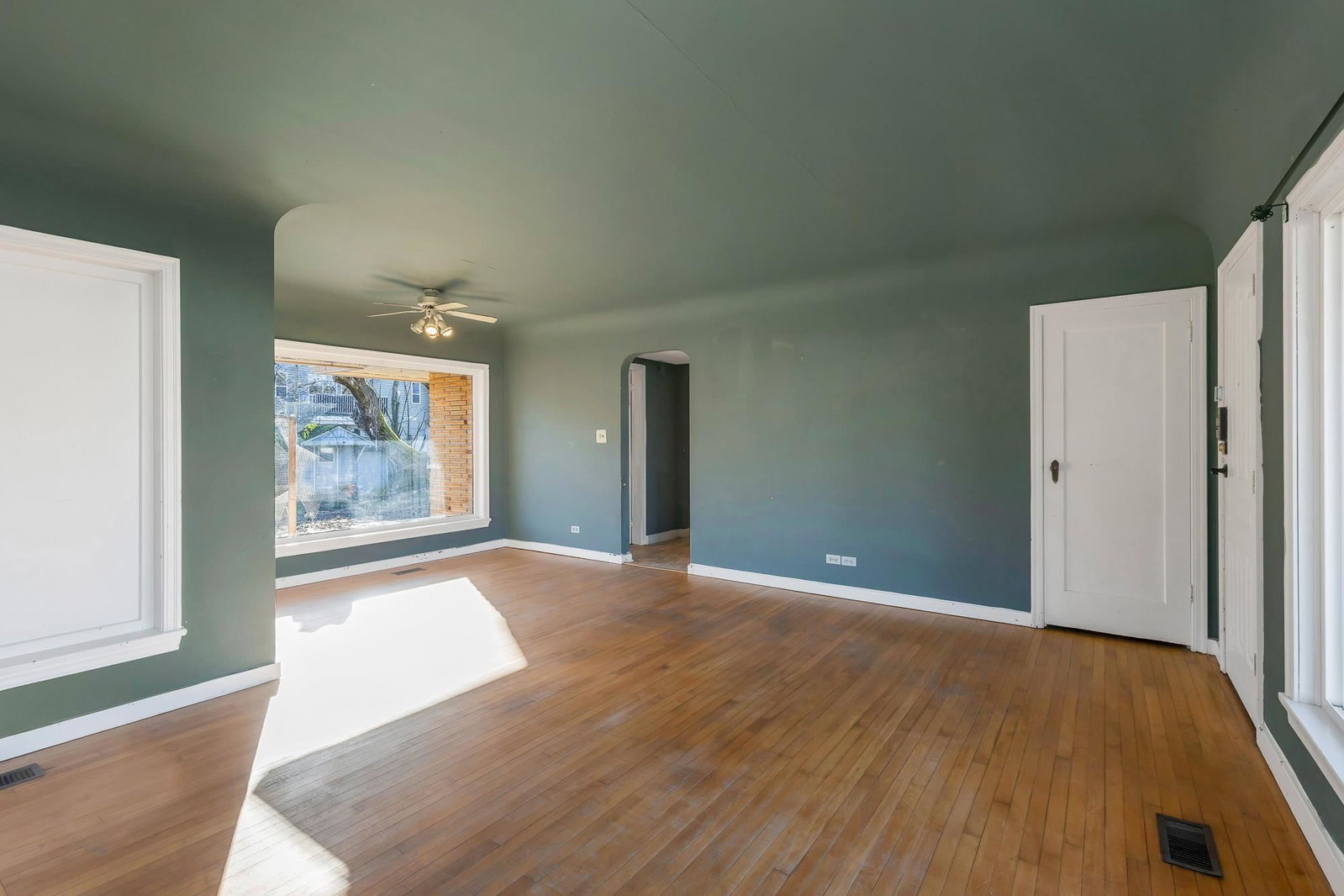 Listing Image 14