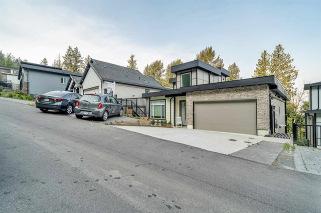 4 - 5988 Lindeman Street