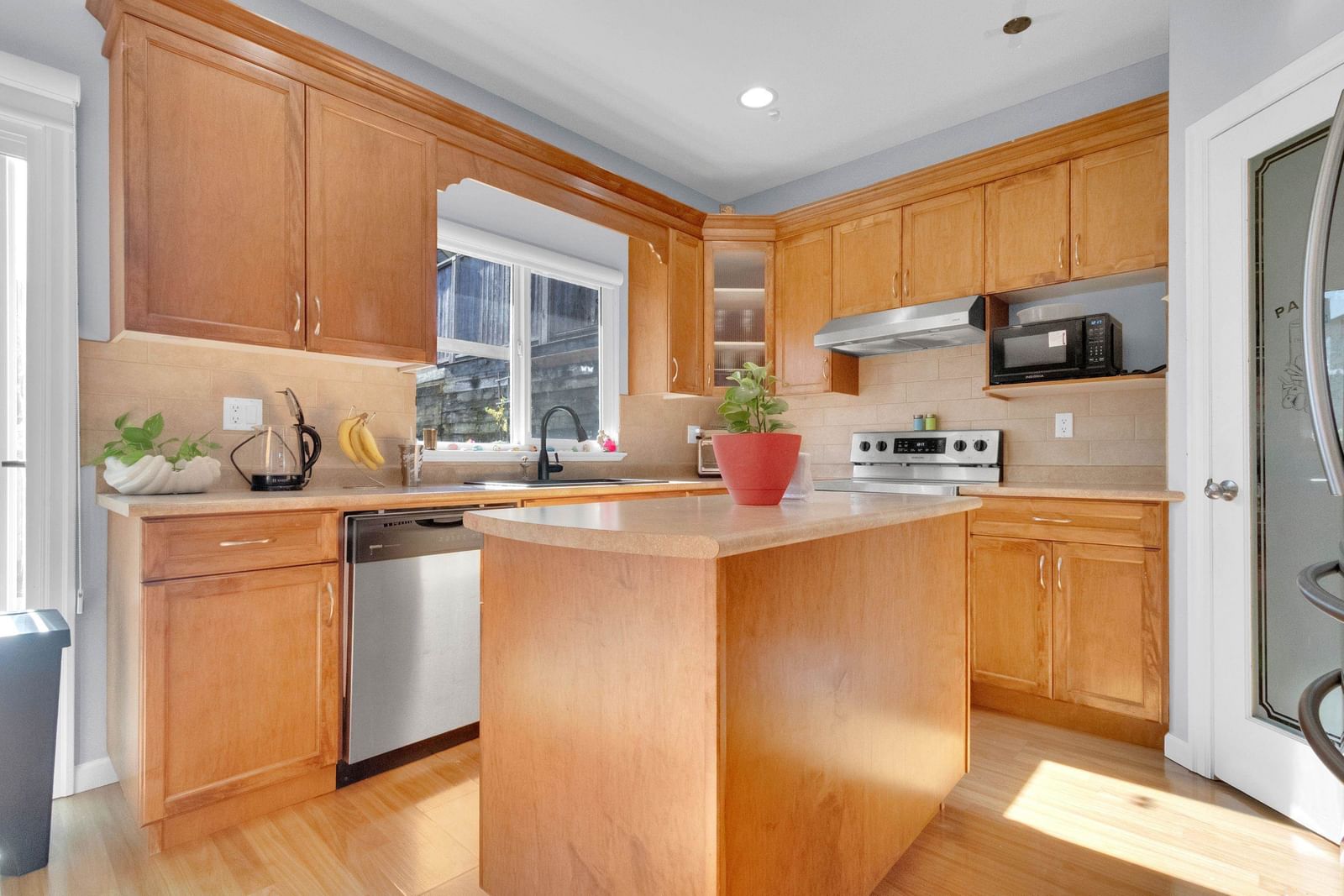 Listing Image 14