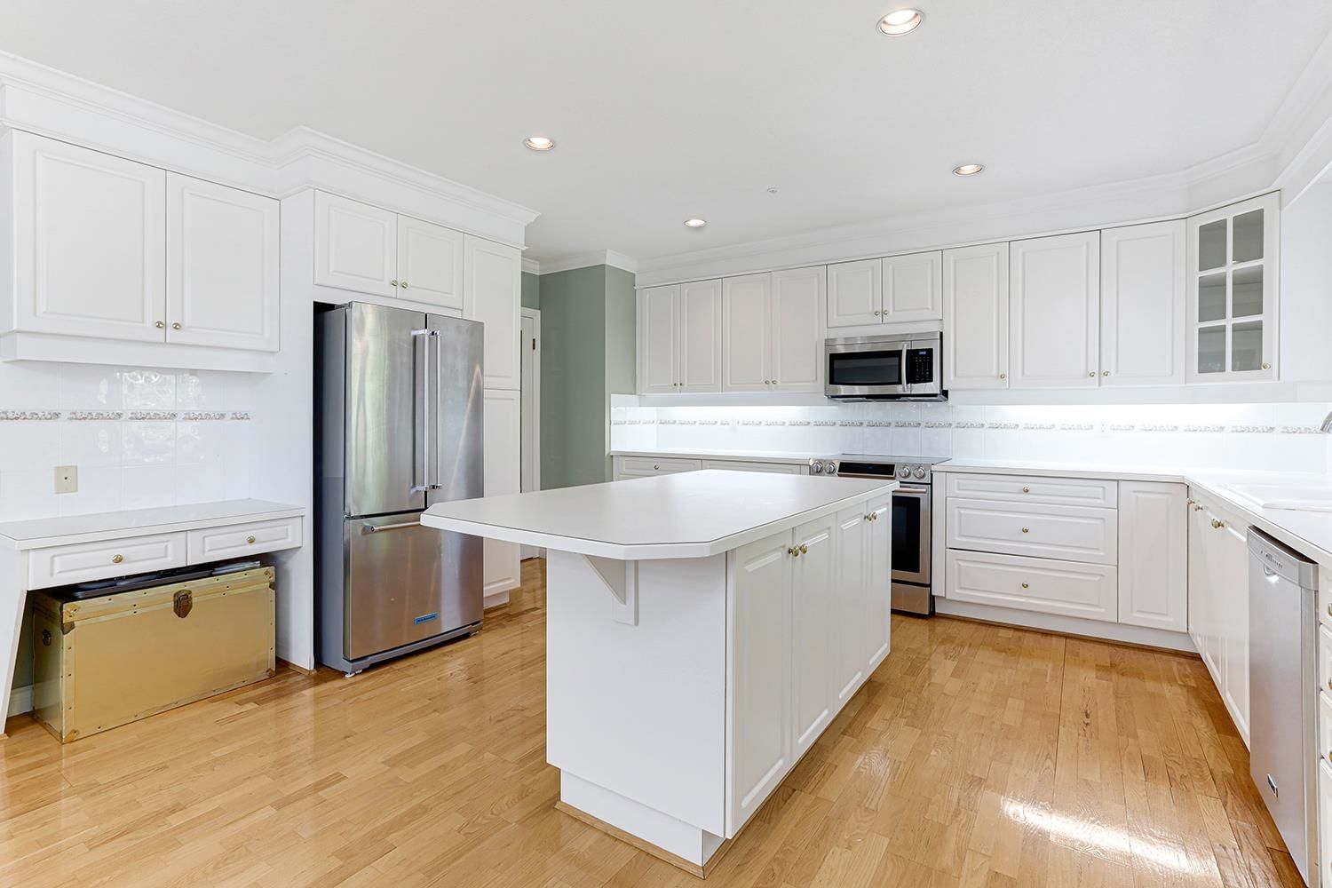 Listing Image 11