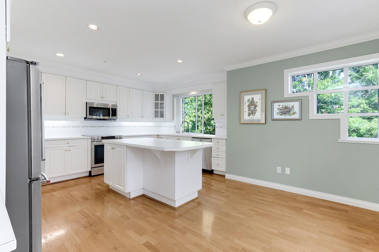 Listing Image 15