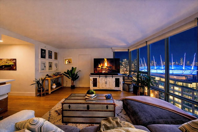 1901 - 930 Cambie Street