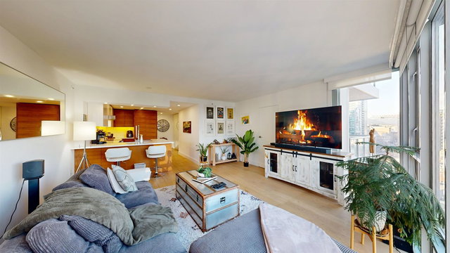 1901 - 930 Cambie Street