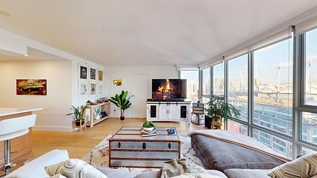 1901 - 930 Cambie Street