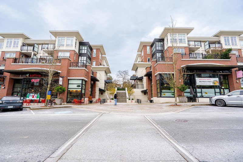 303 - 2950 King George Boulevard