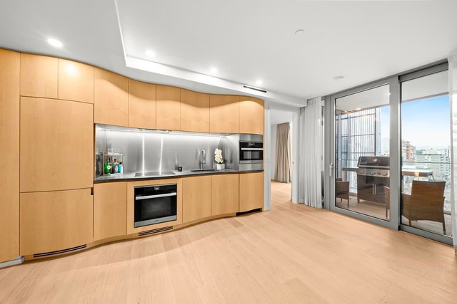 802 - 1568 Alberni Street