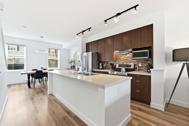 18 - 19572 Fraser Way