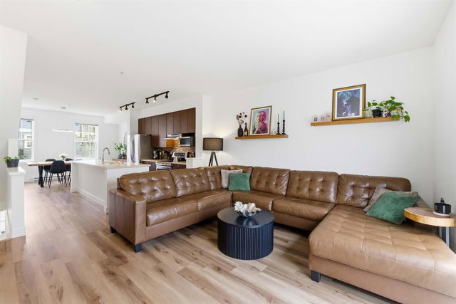 18 - 19572 Fraser Way