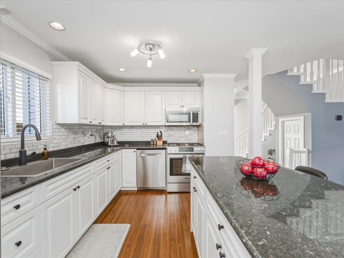 Listing Image 13