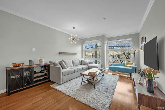 30 - 638 6th Avenue W