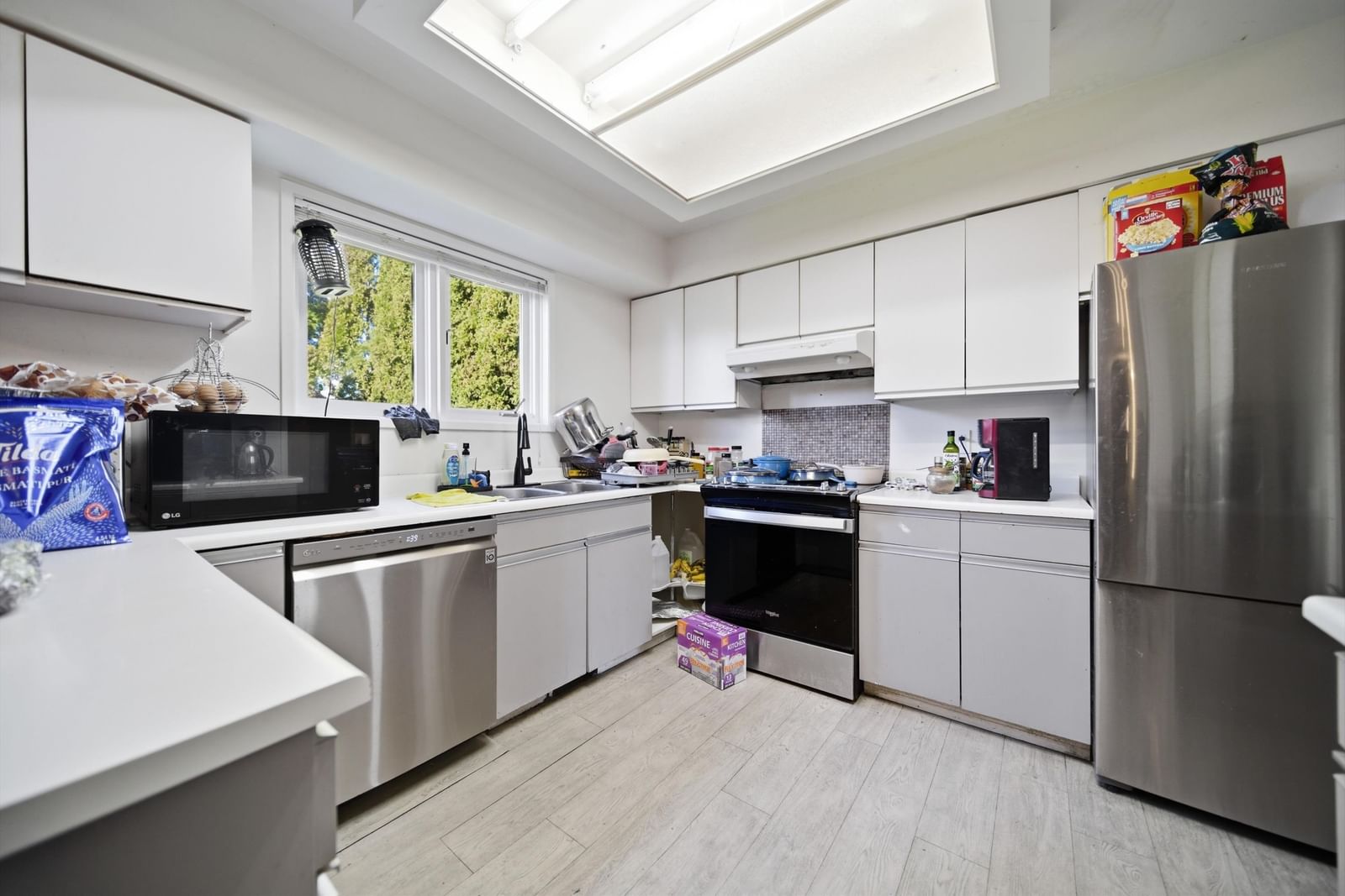 Listing Image 11
