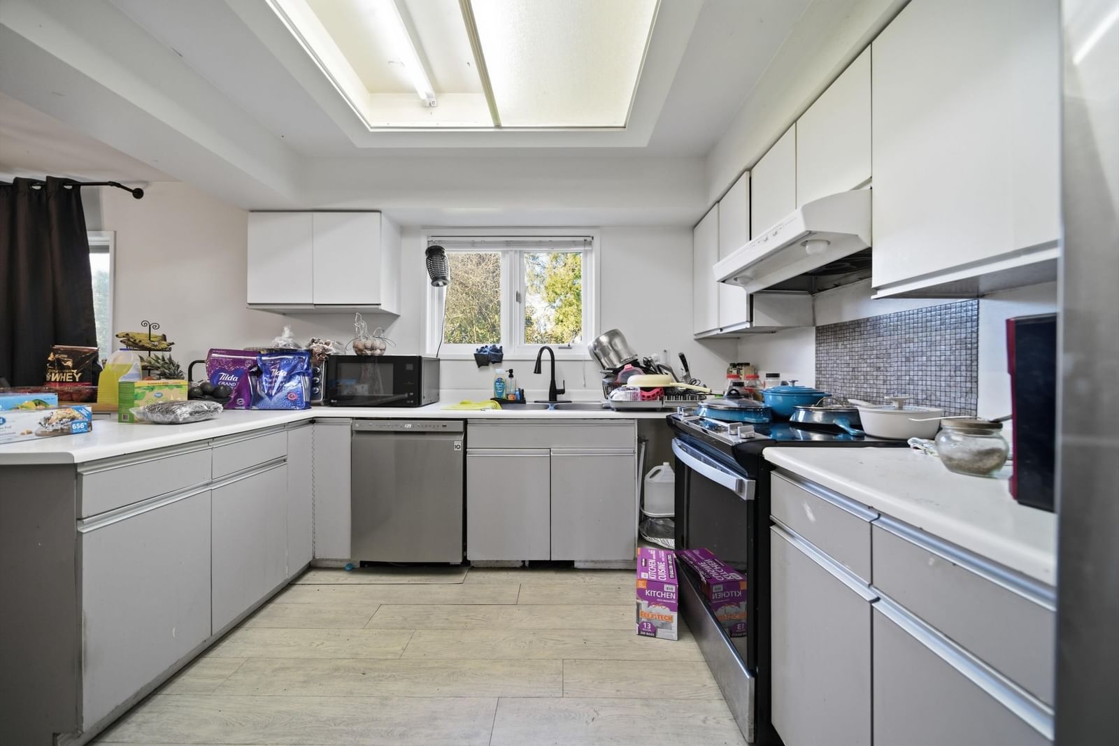 Listing Image 12