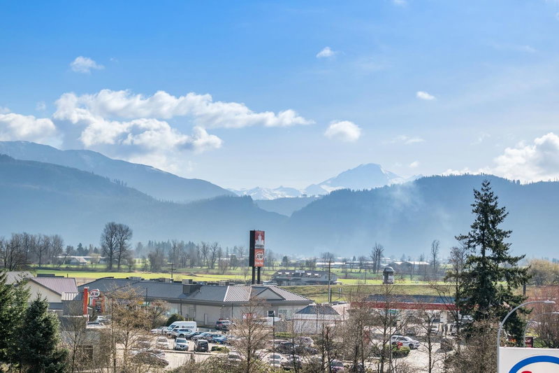 217 - 2242 Whatcom Road, Abbotsford, V3G 0G3 | Image 3