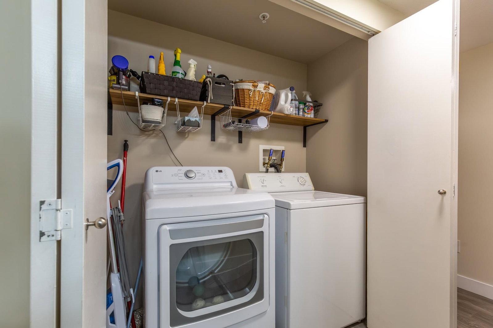 Listing Image 17