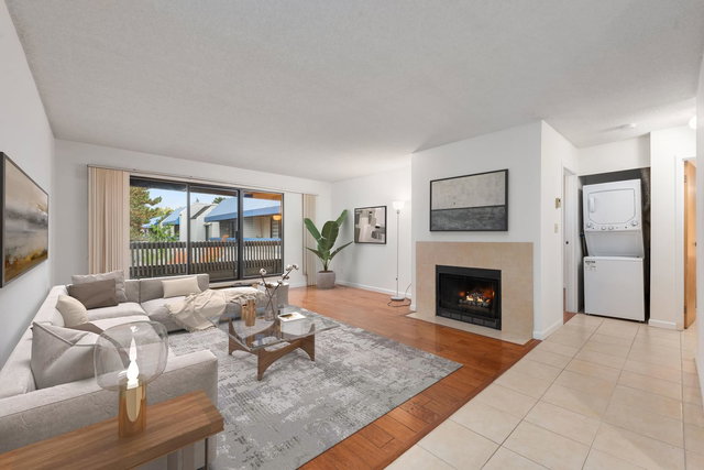 318 - 5800 Cooney Road