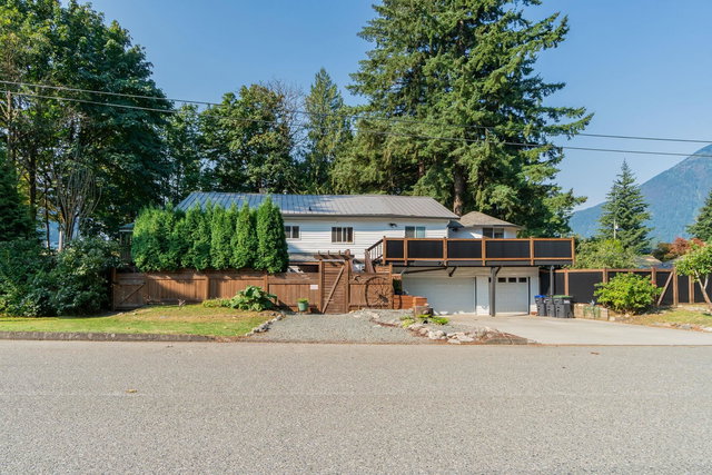 695 Hudson Bay Street