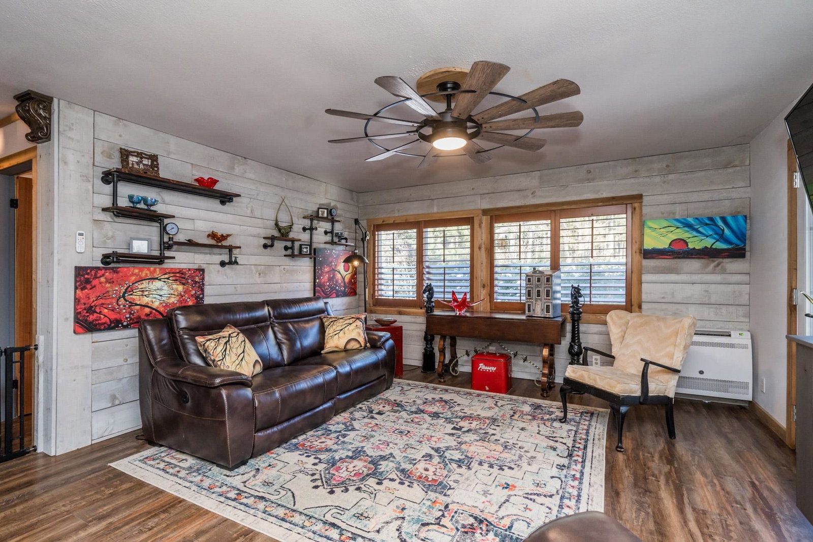 Listing Image 4