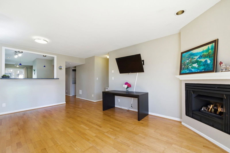 203 - 1538 Bowser Avenue, North Vancouver, V7P 2Y3 | Image 3