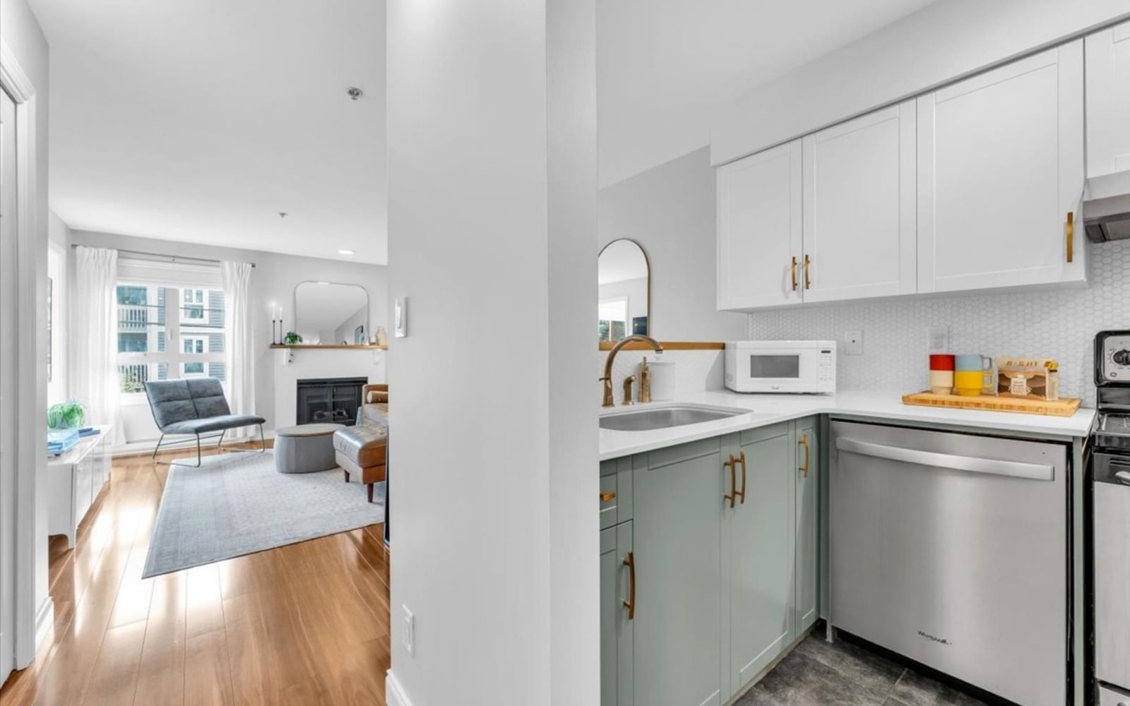 Listing Image 11