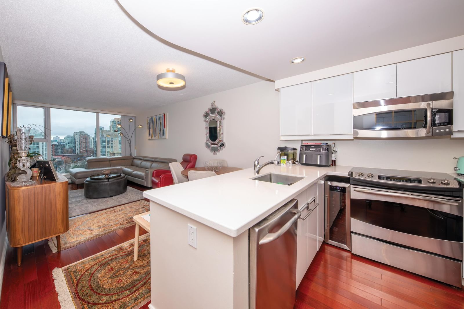 Listing Image 10