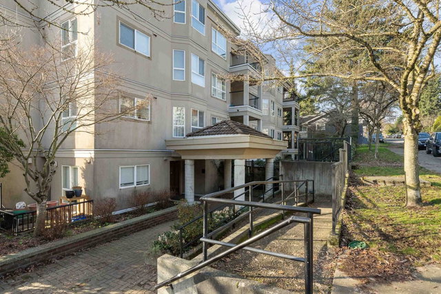 203 - 202 Mowat Street