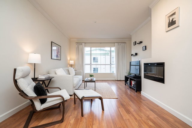 318 - 2985 Princess Crescent