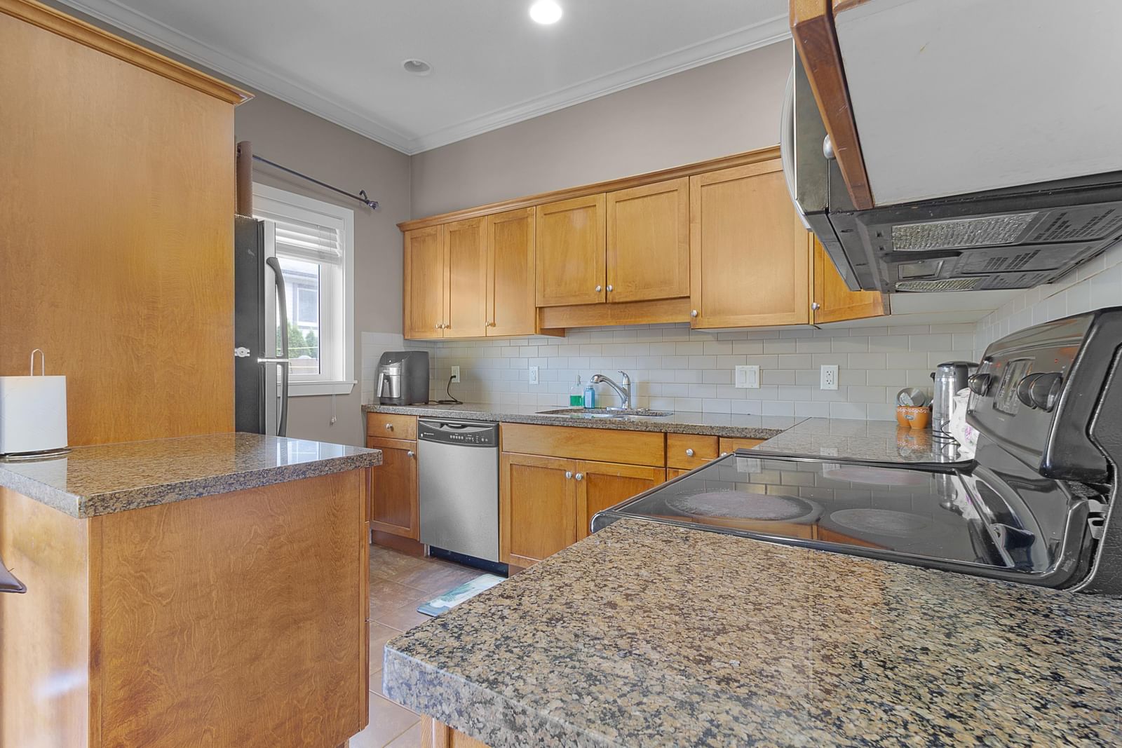 Listing Image 6