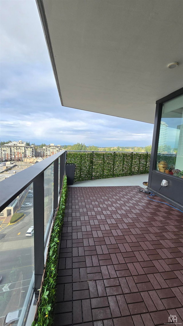 908 - 1588 Johnston Road