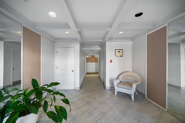 202 - 1066 13th Avenue W