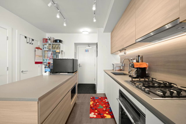 2206 - 525 Foster Avenue