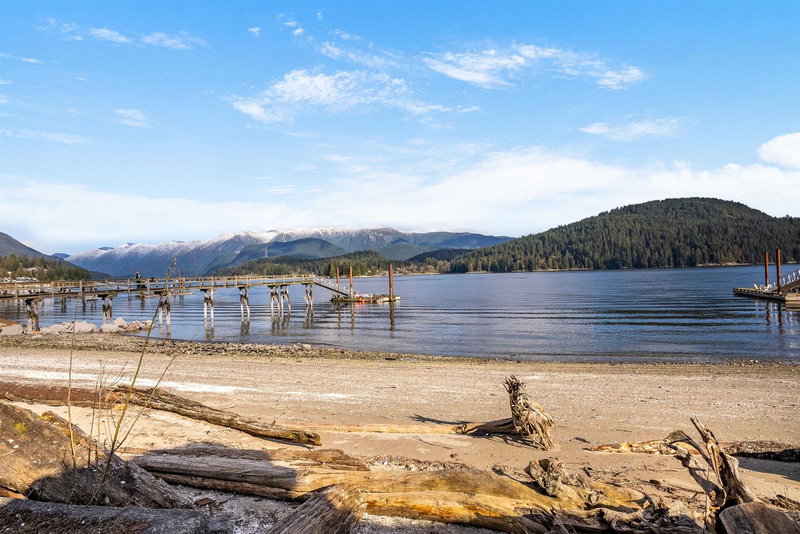 450 Beachview Drive, North Vancouver, V7G 1P7 | Image 3