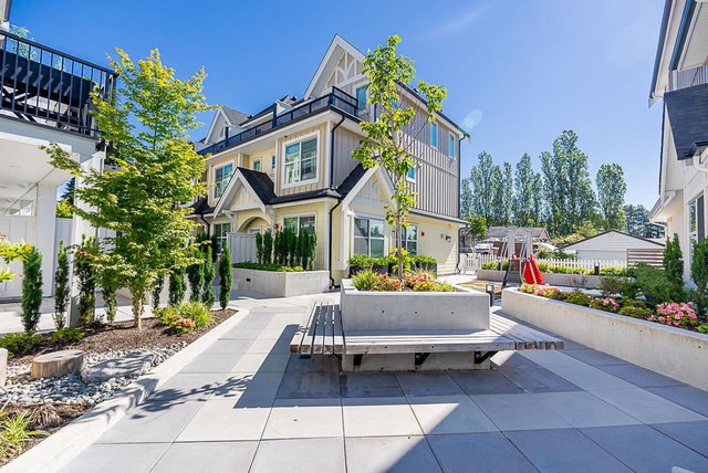 120 - 707 Robinson Street