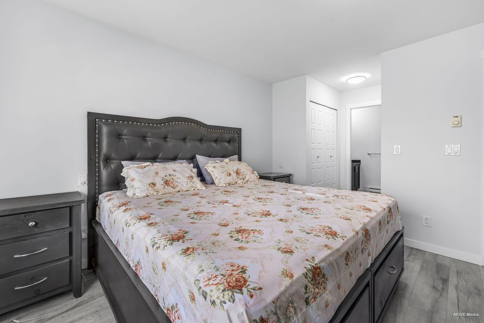 Listing Image 24