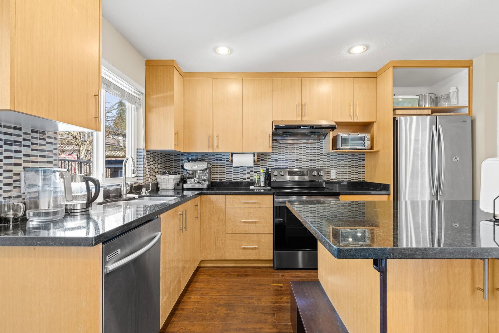 Listing Image 10