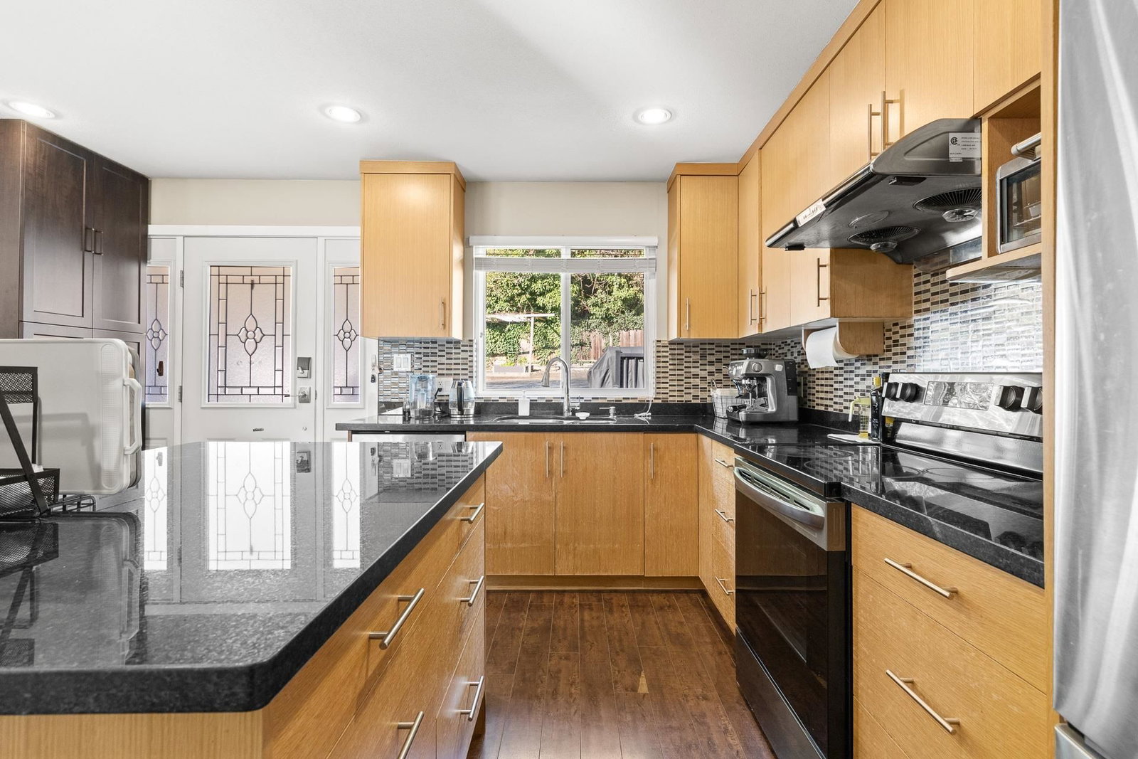 Listing Image 11