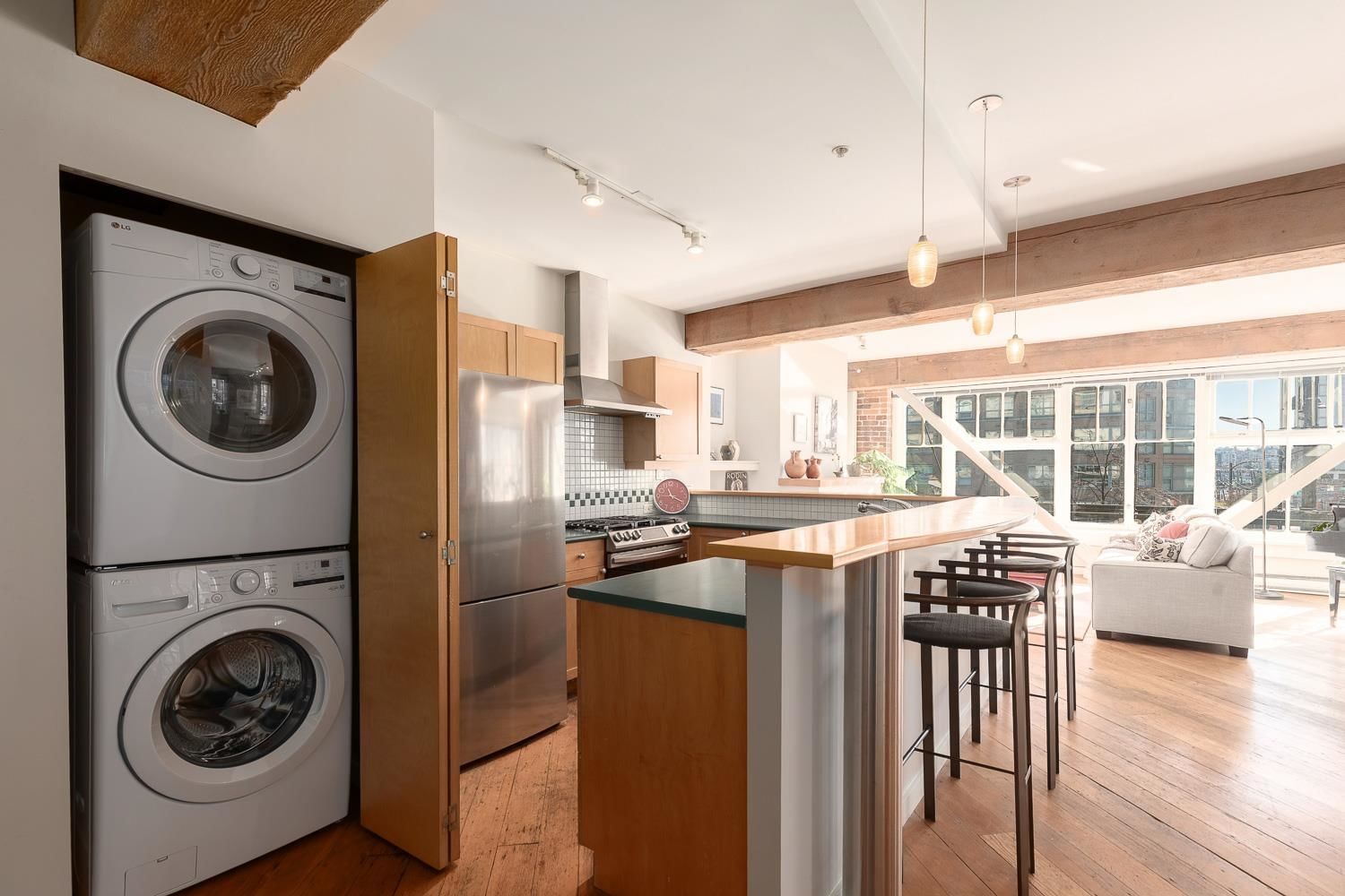 Listing Image 10