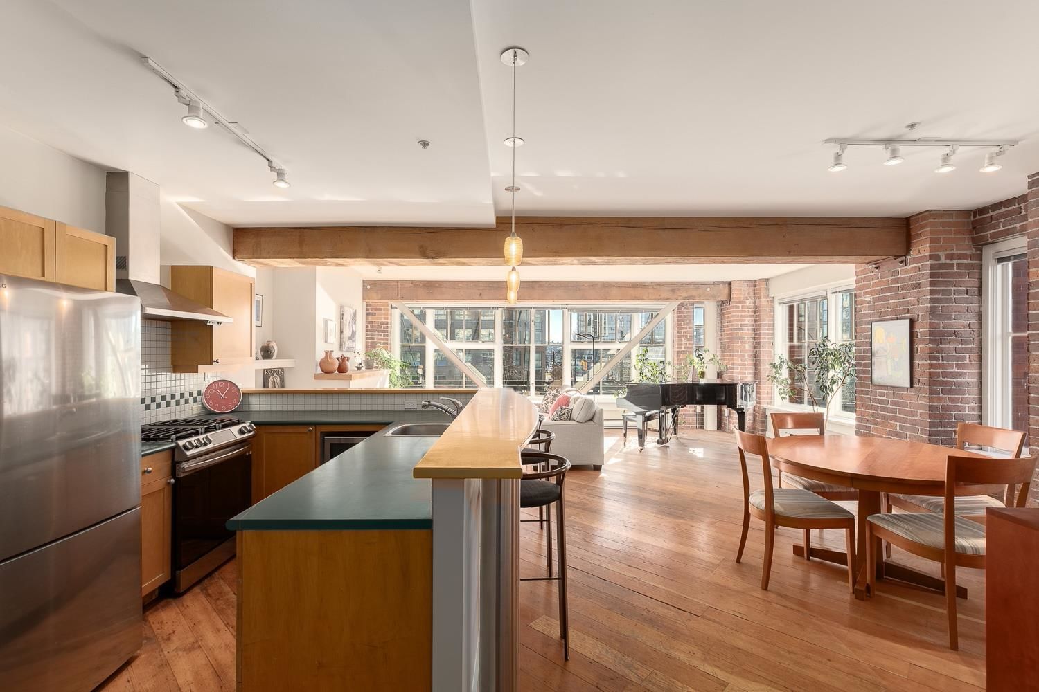 Listing Image 11