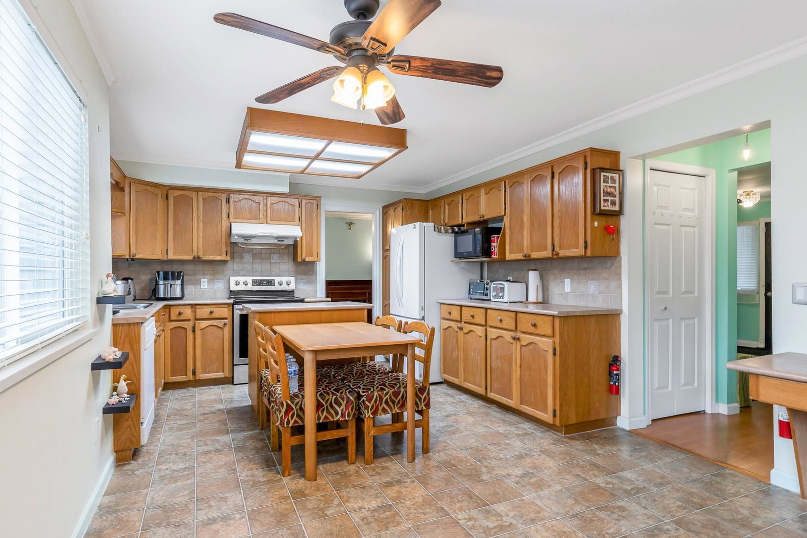 Listing Image 6