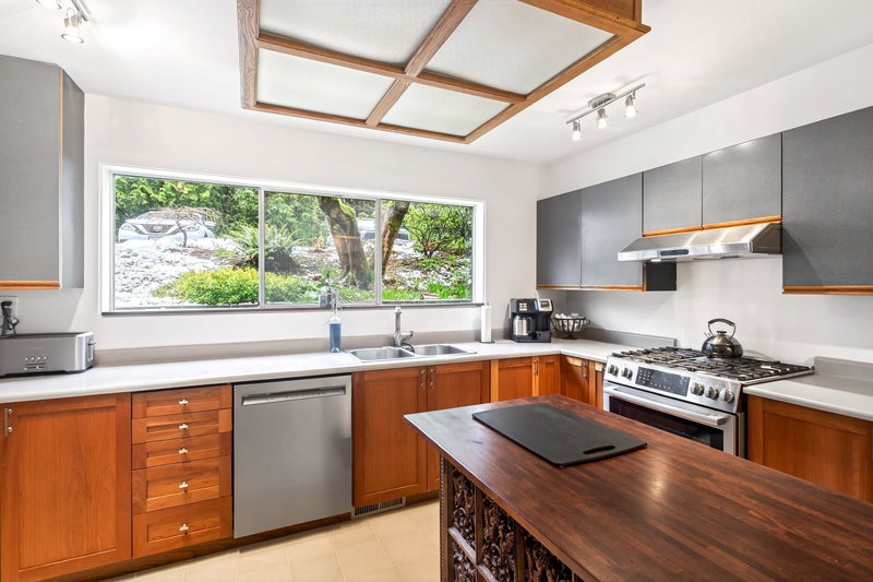 1174 Chateau Place, Port Moody, V3H 1N6 | Image 2