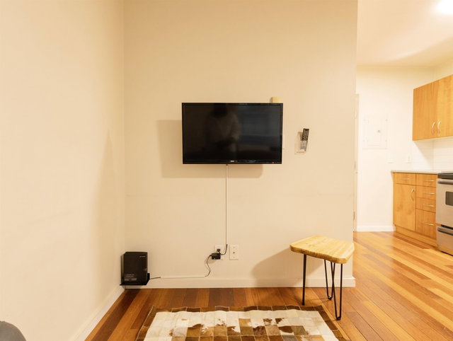 205 - 440 Richards Street