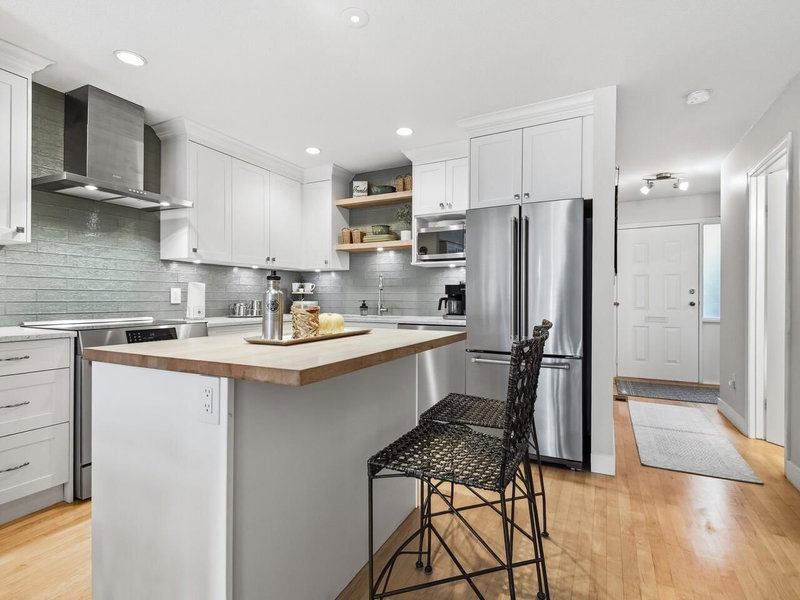 3920 Indian River Drive, North Vancouver, V7G 2G8 | Image 3