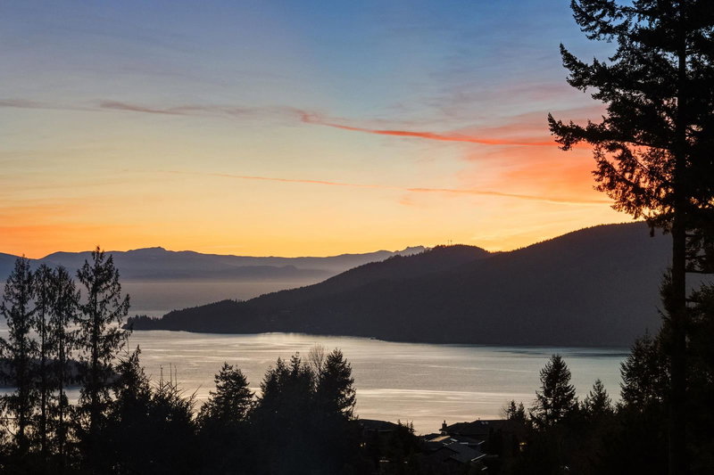 4721 Woodside Place, West Vancouver, V7S 2X5 | Image 2